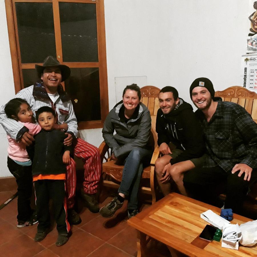 Hostal Checruz, Todos Santos Cuchumatan 韦韦特南戈 外观 照片